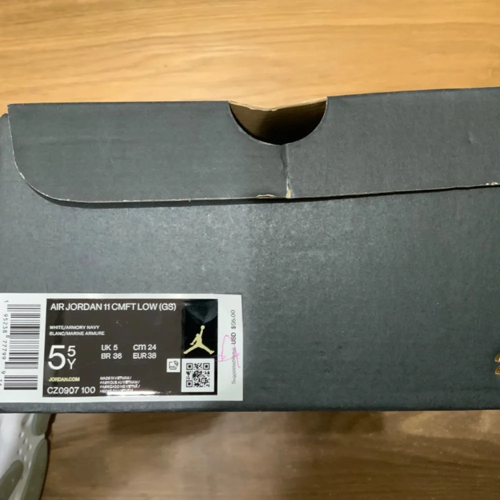 Air Jordan 11 CMFT Low (GS) Size 5.5Y White